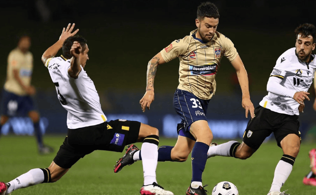 集结日体能课后，纽卡斯尔豪取连胜备战中超，球迷炸锅，临场指挥获称赞的简单介绍-爱游戏官网